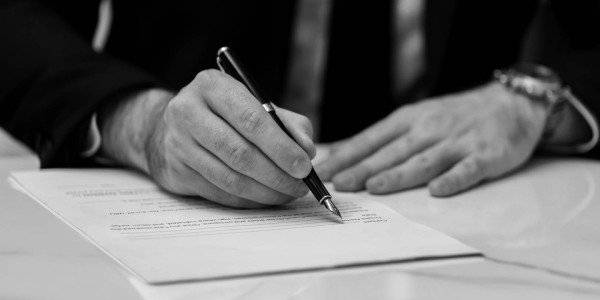 Derecho Inmobiliario / Abogados Inmobiliarios en Móstoles · Redacción y Revisión de Contratos de Arras